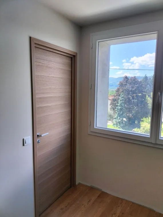 Installation de porte intérieure dans une maison rénovée à Saint-Quentin-sur-Isère, Saint-Quentin-sur-Isère, SBMA Menuiserie Agencement