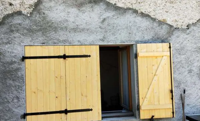 Installation de volet battant bois, Saint-Quentin-sur-Isère, SBMA Menuiserie Agencement